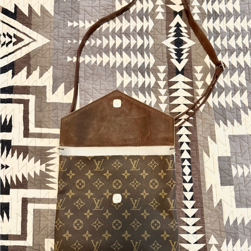Louis Vuitton Brown Monogram Crossbody Bag - Picture 2 of 3